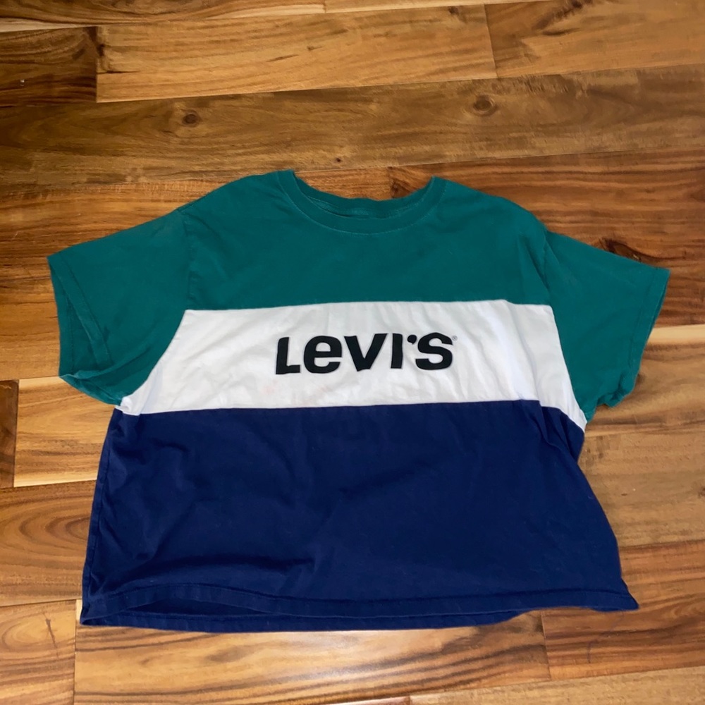 Levi’s crops tee